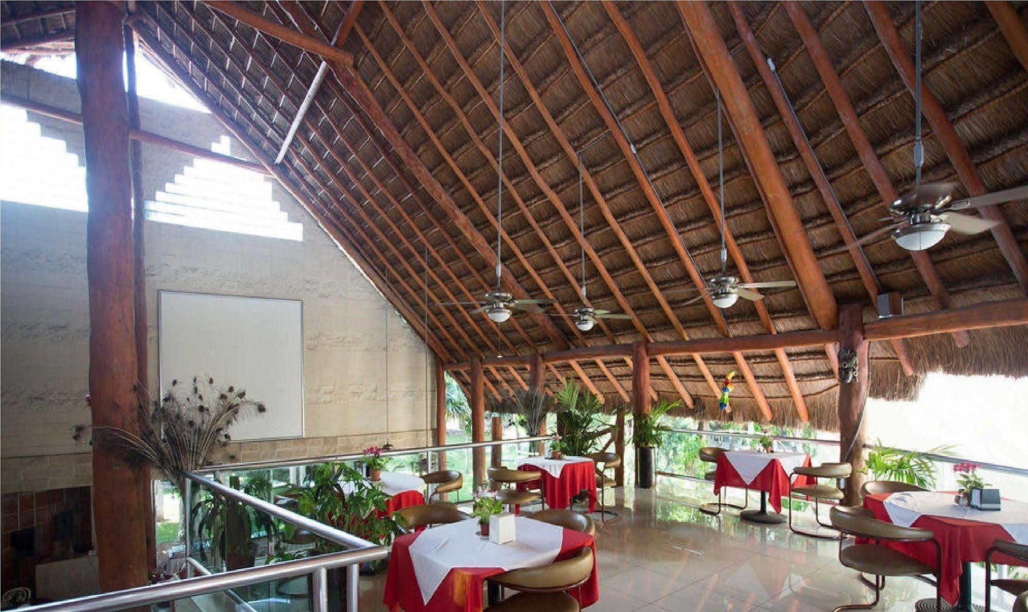 Hotel Plaza Caribe Cancún Exterior foto